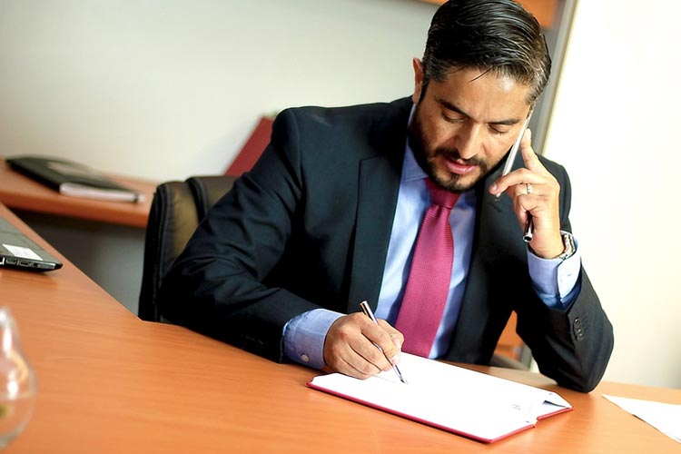 What to Consider When Hiring a Divorce Attorney